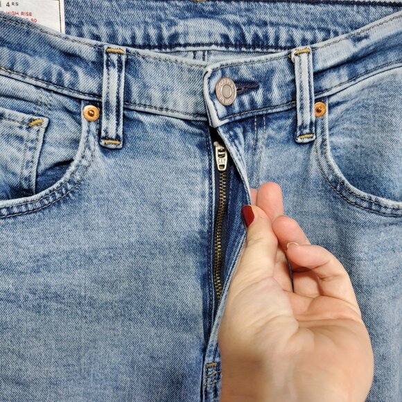 GAP ‘90s Loose High Rise Jeans Straight Leg Distressed Light Wash Women 27 x 29" - Picture 4 of 14